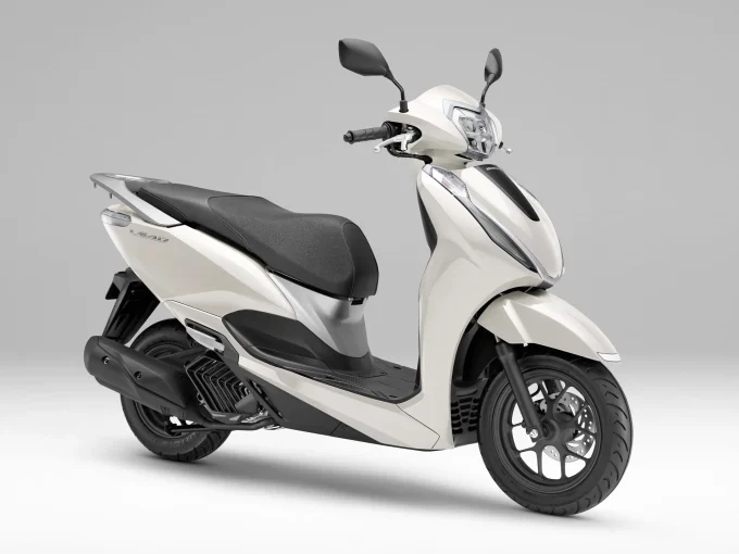【新車】シート下スペース約37Lでスマートキー&USBソケットも標準装備! 125ccスクーター『LEAD 125(リード125)』がニューカラー2色追加で新発売!【Honda2025新車ニュース】