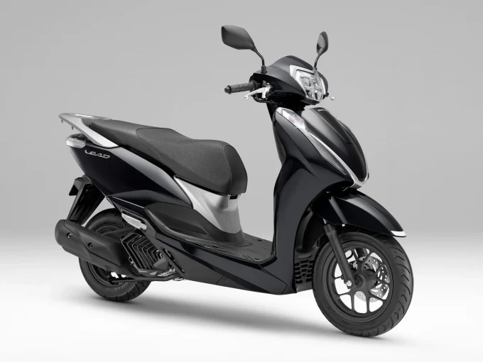 【新車】シート下スペース約37Lでスマートキー&USBソケットも標準装備! 125ccスクーター『LEAD 125(リード125)』がニューカラー2色追加で新発売!【Honda2025新車ニュース】