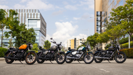 浅草のカフェでロイヤルエンフィールドに出会う！　新型「メテオ350」2026年モデル展示イベント開催