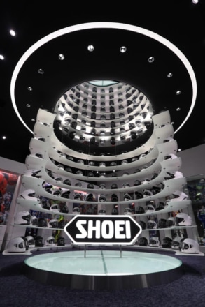 SHOEI HELMET PARKで世界王者マルケスになれる?!