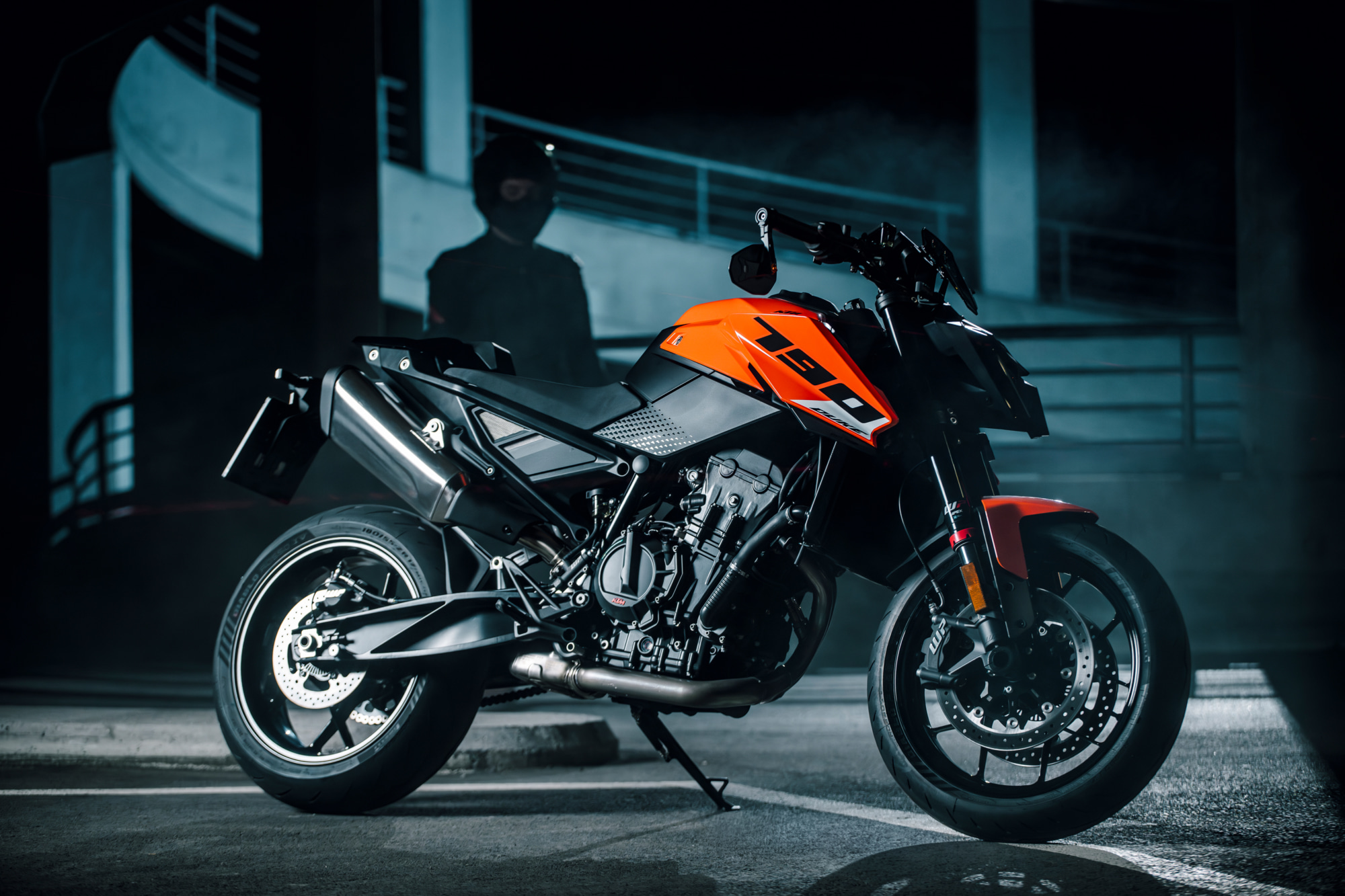 MY27 KTM 790 DUKE_11